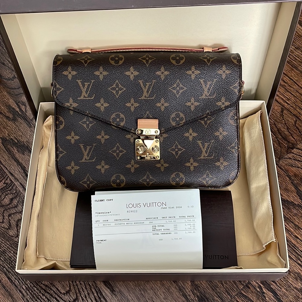 Louis Vuitton Pochette Metis - Monogram